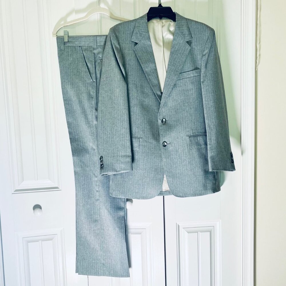 Archdale 2-Piece Suit (Jacket 40L) & (Pants 34 W) Gray Pinstripe. Worn once. EUC